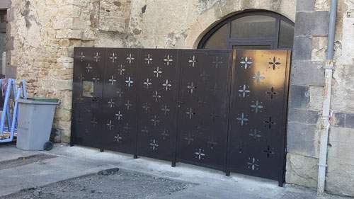 Portail métal raffiné Coudes