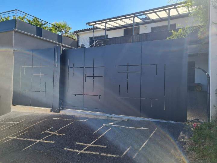 Portail de propriété en métal Coudes