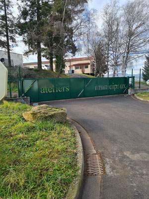 Portail métallique sécurisé Coudes