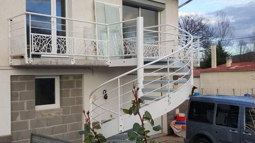 Escalier métal avec garde-corps Coudes