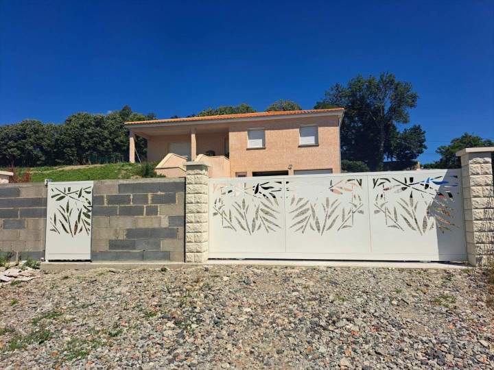 Découpe laser portail métal Coudes