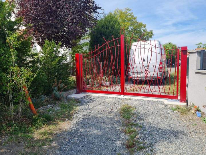 Portail contemporain métal Coudes