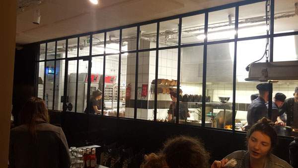 Châssis atelier avec vitrage transparent Coudes