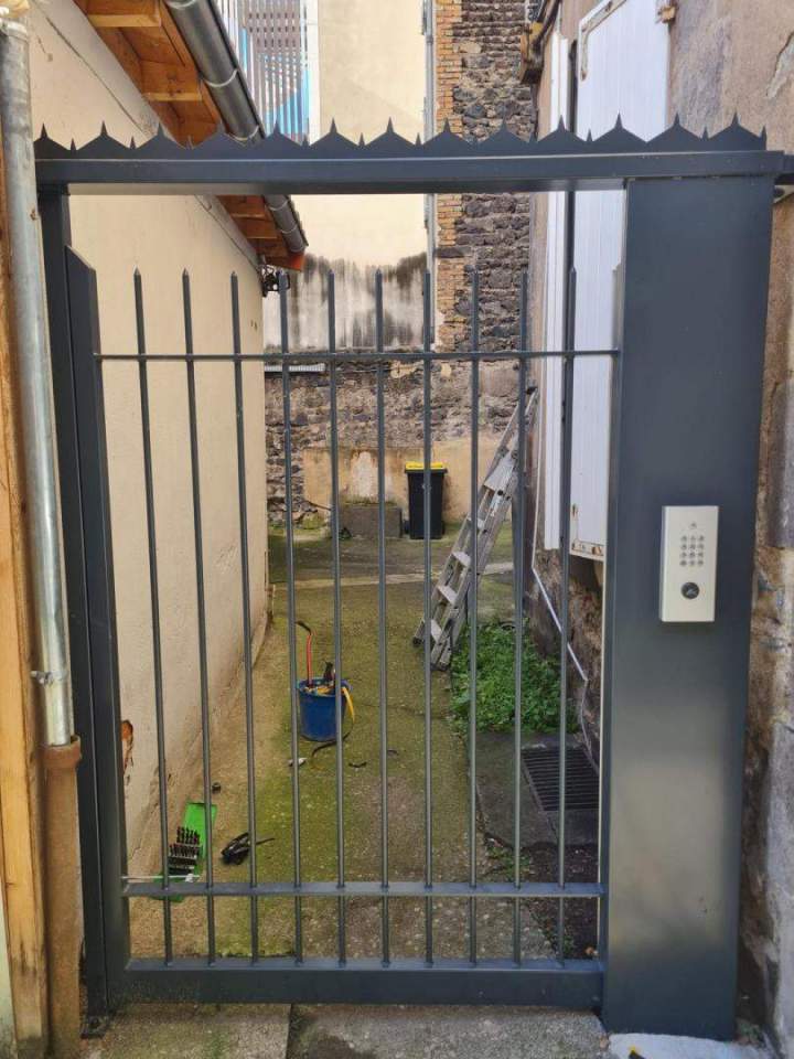 Portail entrée de propriété métal Coudes