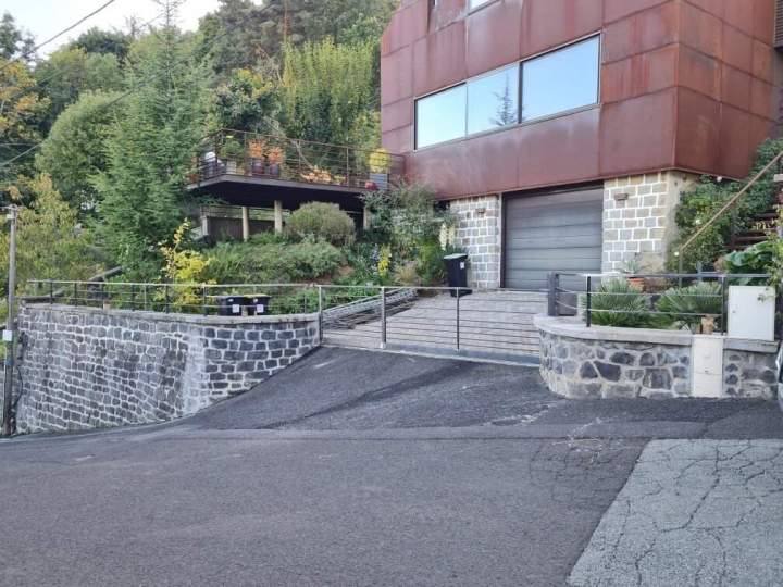 Garde-corps métallique pour grande maison Coudes