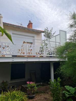 Terrasse contemporaine métal Coudes