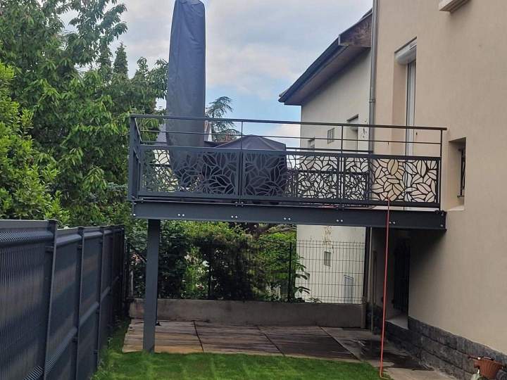 Terrasse suspendue métal Coudes